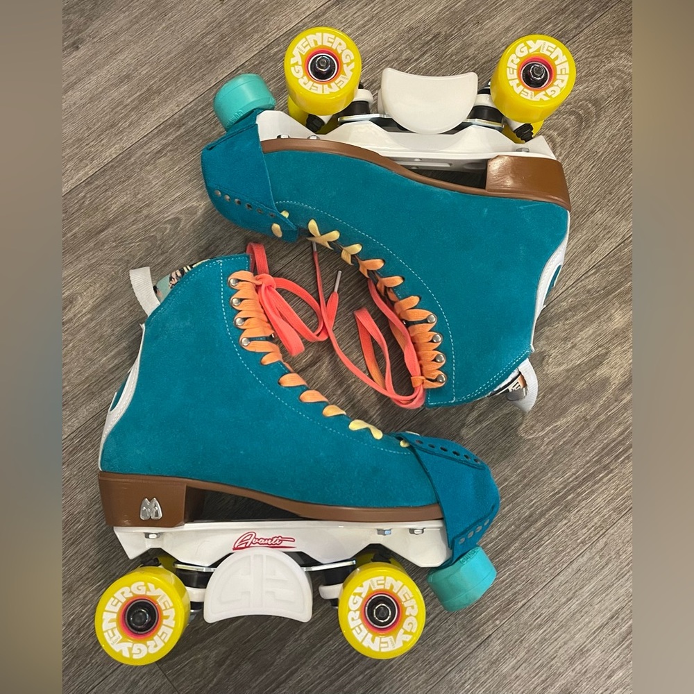 *ON HOLD* Moxi Jack Boots w/ Avanti Magnesium plates, CIB grind blocks! Like new